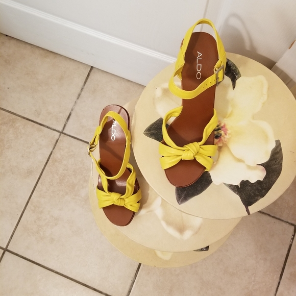 Aldo Wooden Block Heels - Picture 3 of 9